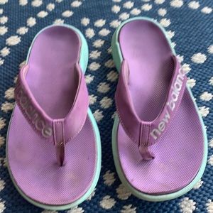 Youth Sz 3 new balance sandals flip flops